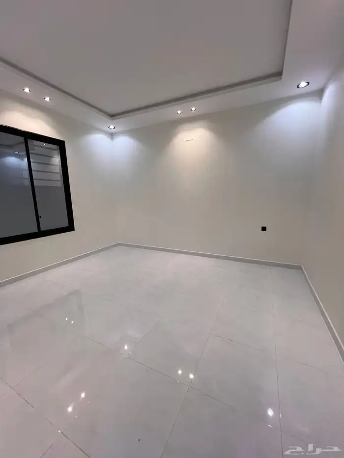 للبيع فيلا روف مع ملحق حى الراقى خميس مشيط780 الف 34