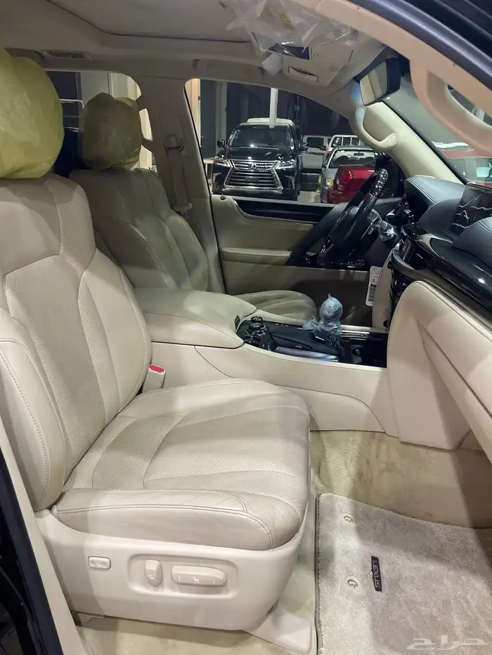 جيب لكزس ال اكس 570 موديل 2020 8