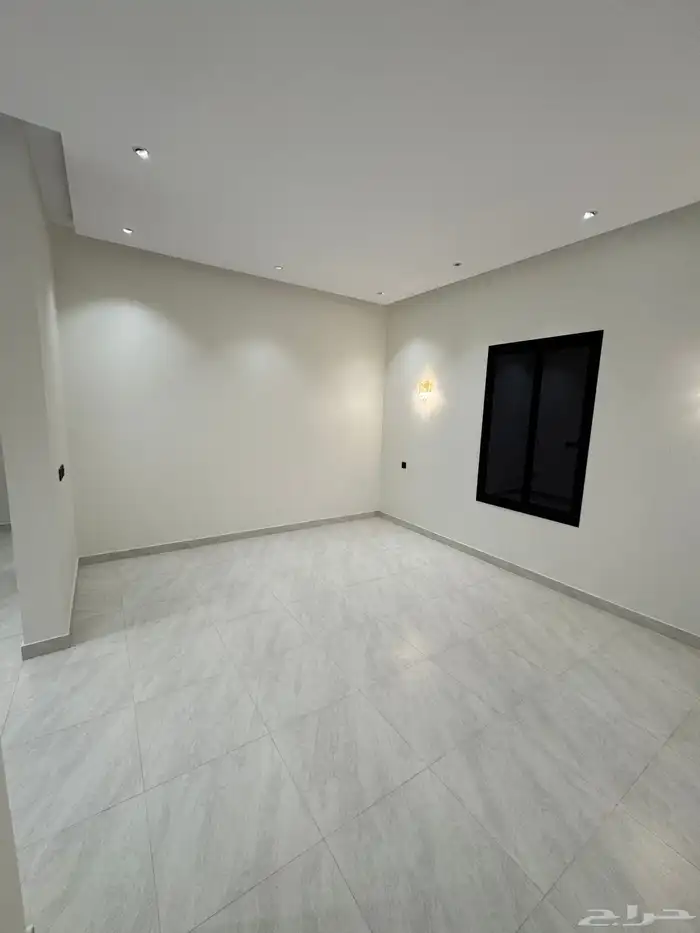 للبيع بالمحاله روف علوي بمدخل سياره تشطيب vip 13