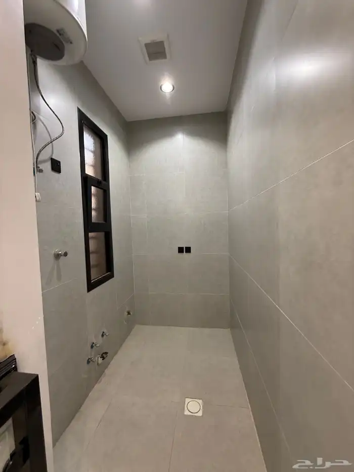 للبيع روف علوي بدرج داخلي وخارجى شمال الراقي ب 650 الف فقط 30