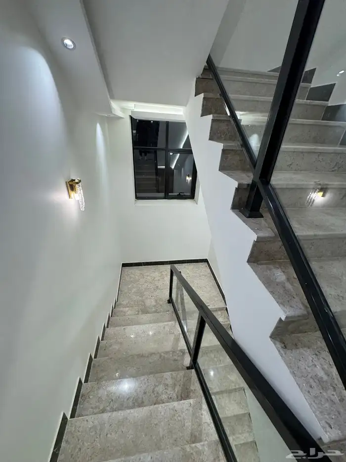 للبيع بالمحاله روف علوي بمدخل سياره تشطيب vip 7