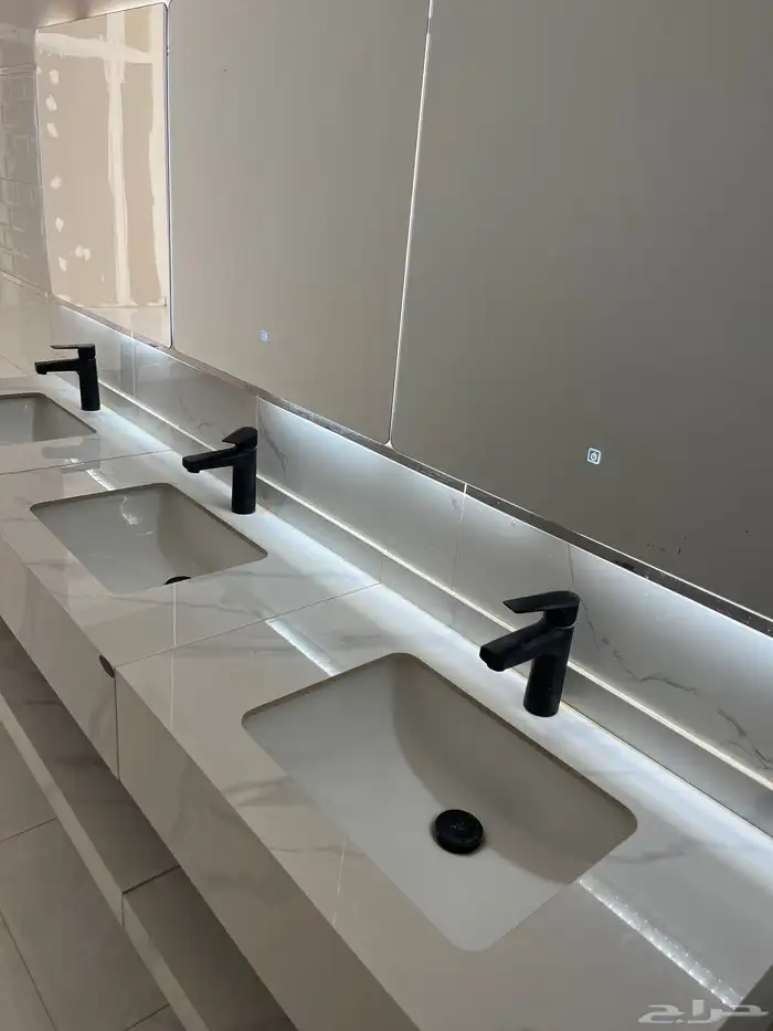 مغاسل جديده الاستعمال شهرين فقط مع المرآة حد البيع ب 1500 1