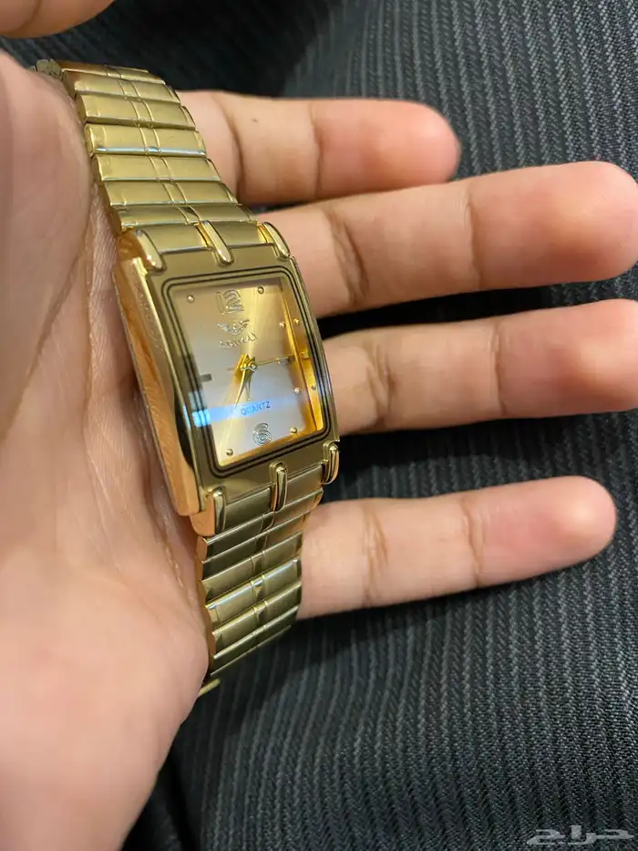 ساعة فنتج لون ذهبي 1