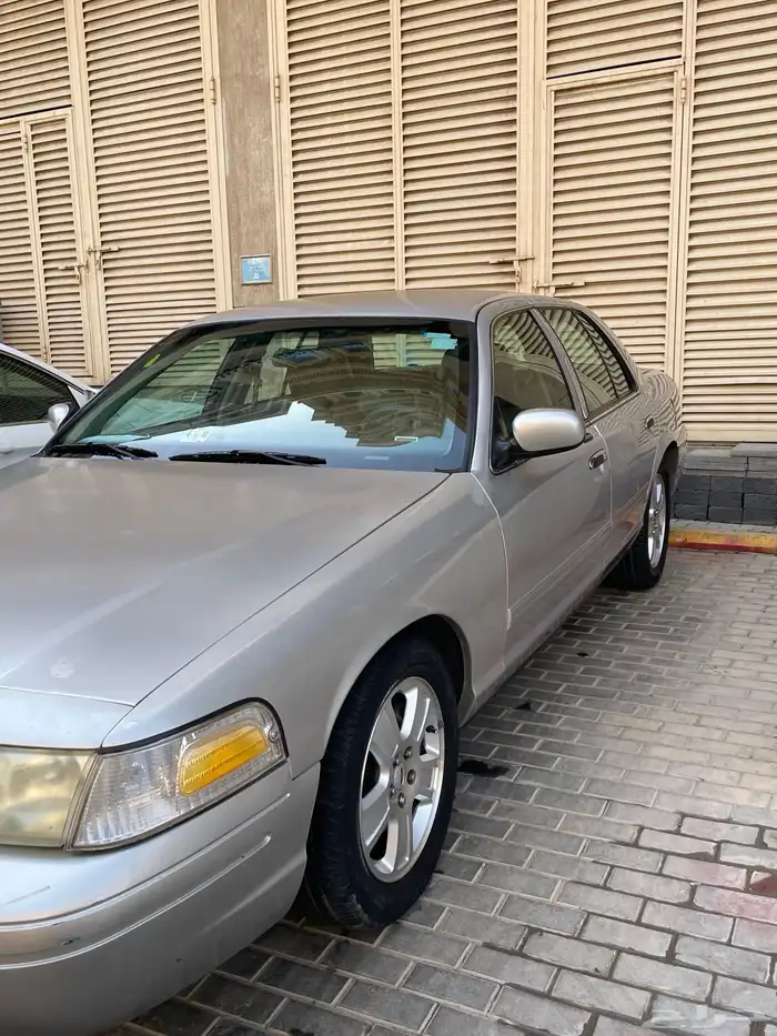 كروان فكتوريا 2011 نظيفة للبيع 3