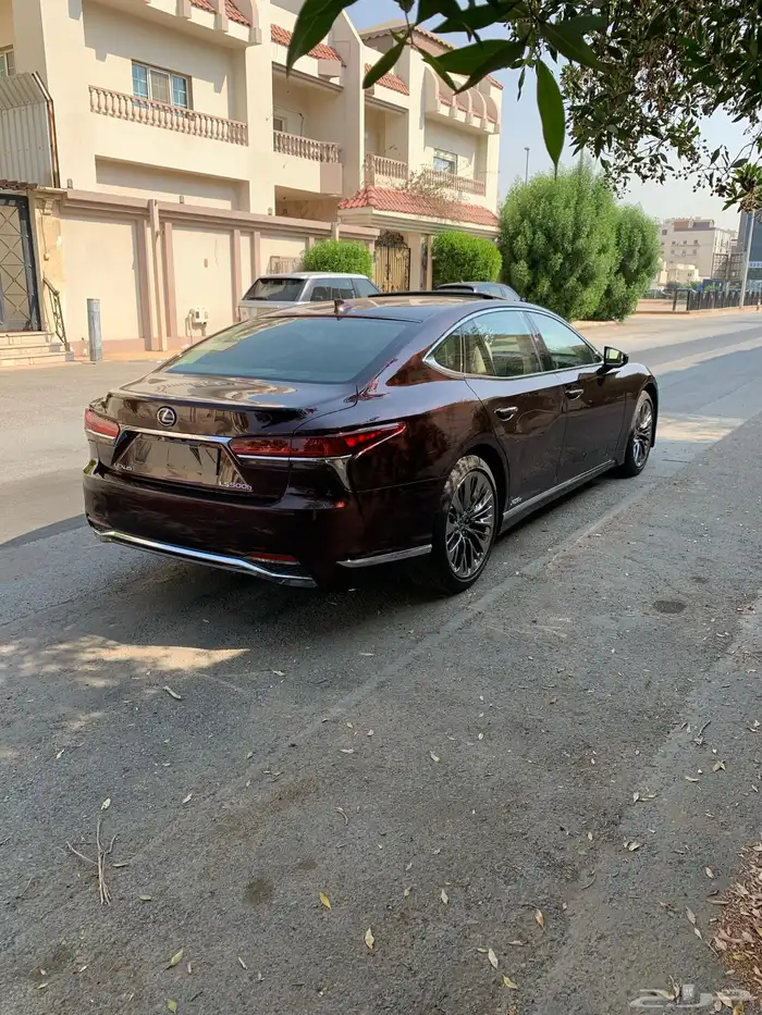 لكزس LS500h 2019 3