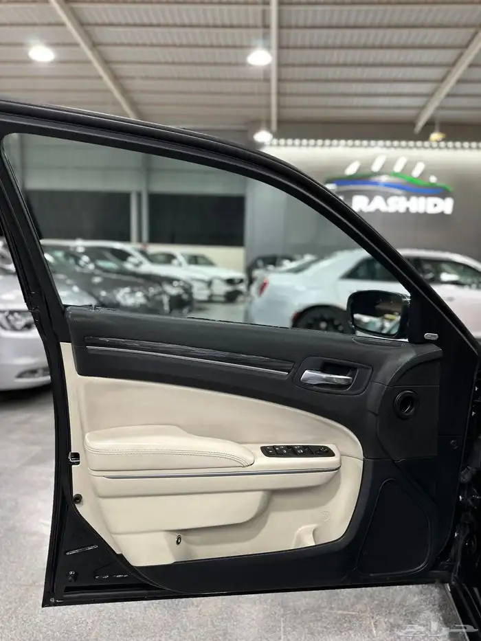 كرايزلر C300 اسود 2021 هيمي V8 5.7 معرض(عبيد الرشيدي) 32