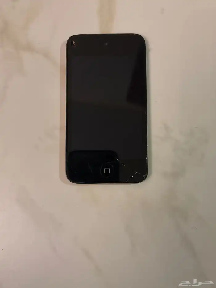 جوال ايبود قديم شغال لكن السماعه ماتشتغل ويوجد به خدوش 1