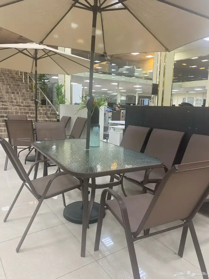 مظلات حدائق بطاوله وكراسي وقاعدة رخام ورمل 4