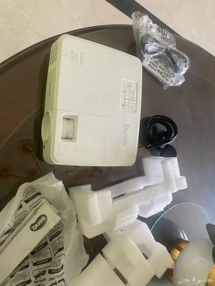 بروجكتر Benq استخدام نظيف جدا شبة جديد 1