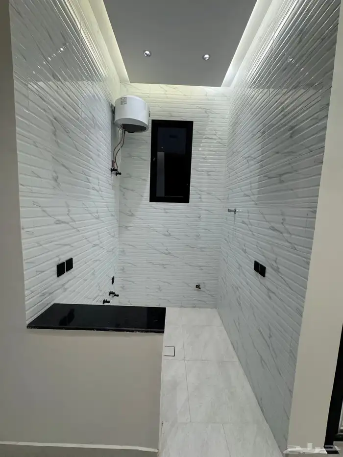 للبيع بالمحاله روف علوي بمدخل سياره تشطيب vip 28