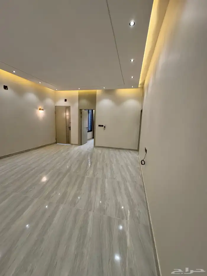 للبيع دور أرضي شارع 20 4