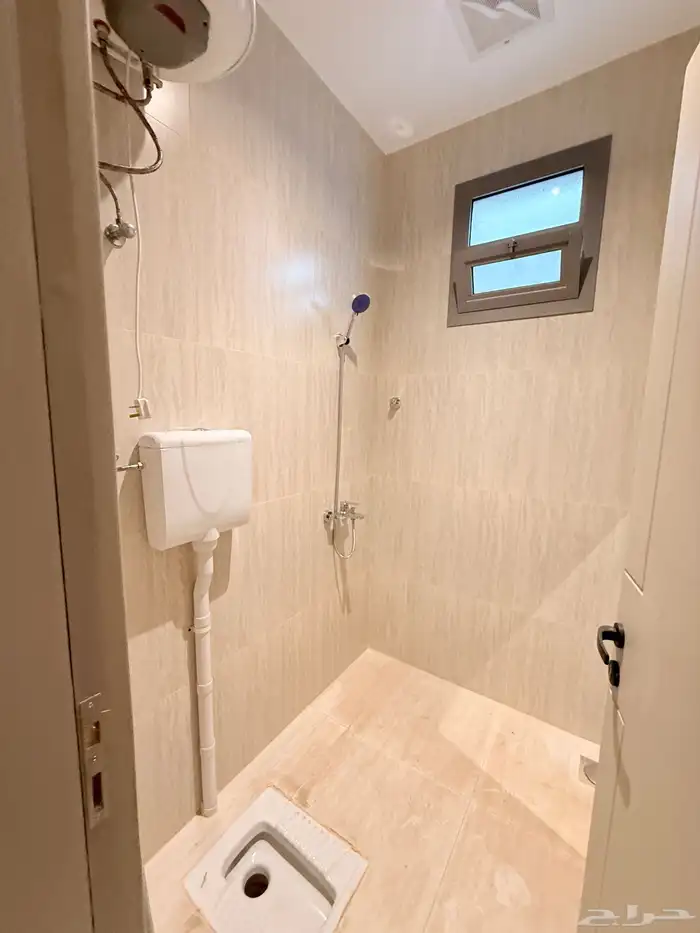 للبيع شقه علويه بسطح خاص بالقرب من نادي ضمك بسعر470الف 6