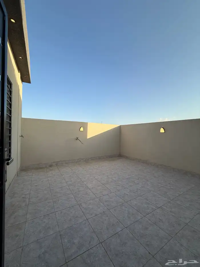 للبيع شقق ارضيه وارواف علويه بأسعار صيدة بموقع مميز بالخميس 43