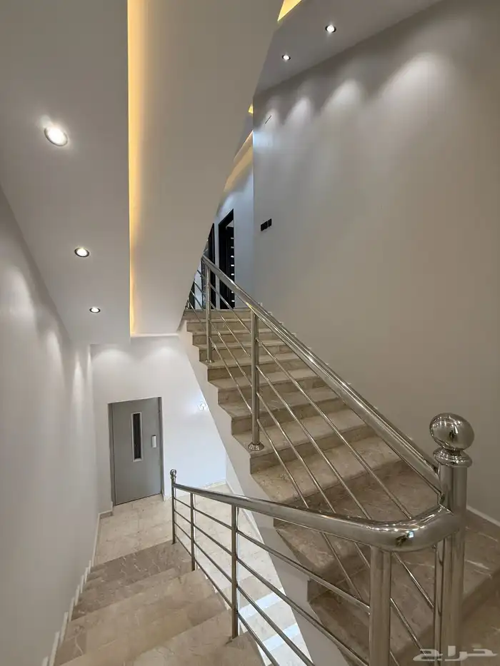 للبيع شقق ارضيه وارواف علويه بأسعار صيدة بموقع مميز بالخميس 24