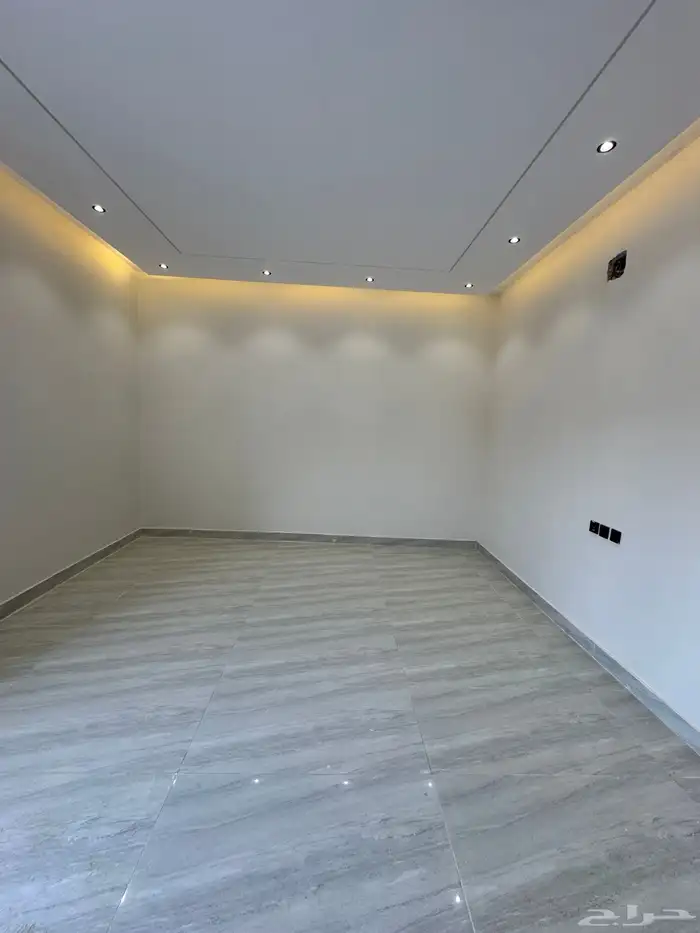 للبيع دور أرضي شارع 20 1