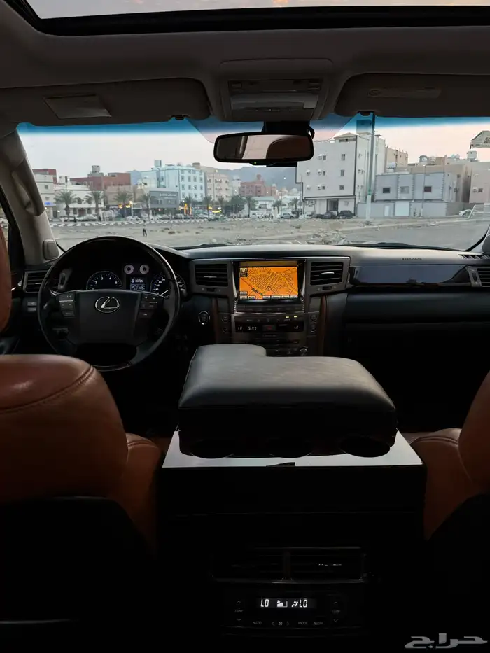 لكزس LX570 2011 بحالة الوكاله 13