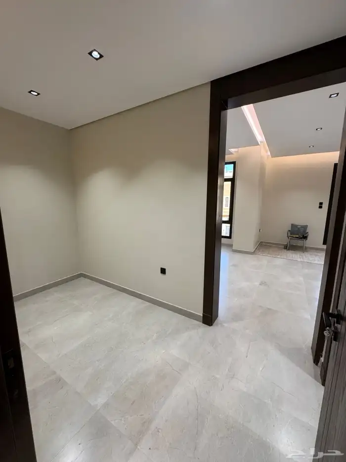 للبيع فيلا مودرن دورين وملحق بحي راقي واصل جميع الخدمات 18