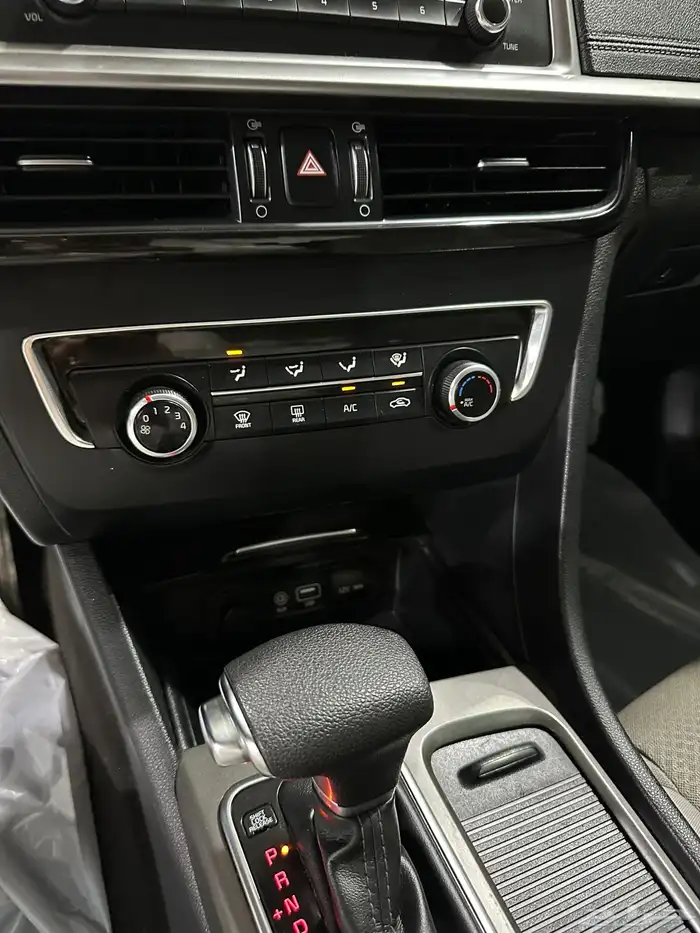 كيا اوبتيما 2020 مطور لدى معرض(عبيد الرشيدي) 24