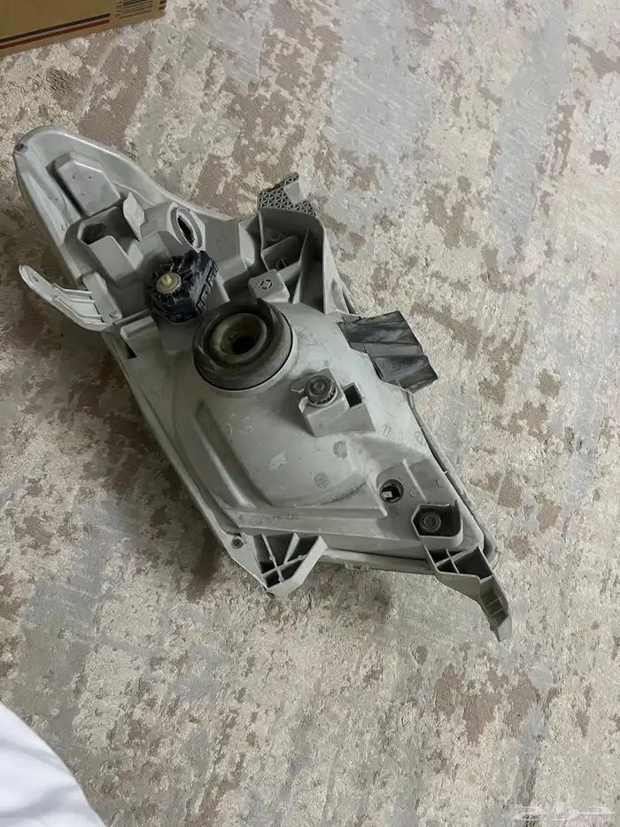 للبيع شمعه امامي يمين حقت هايلوكس 2011 0