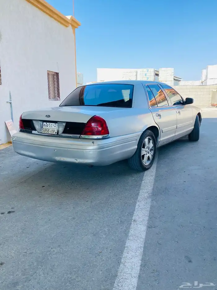 فورد كراون فيكتوريا 2012 6