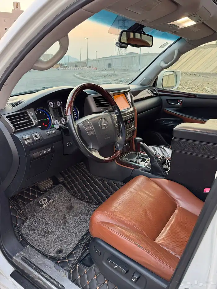 لكزس LX570 2011 بحالة الوكاله 14