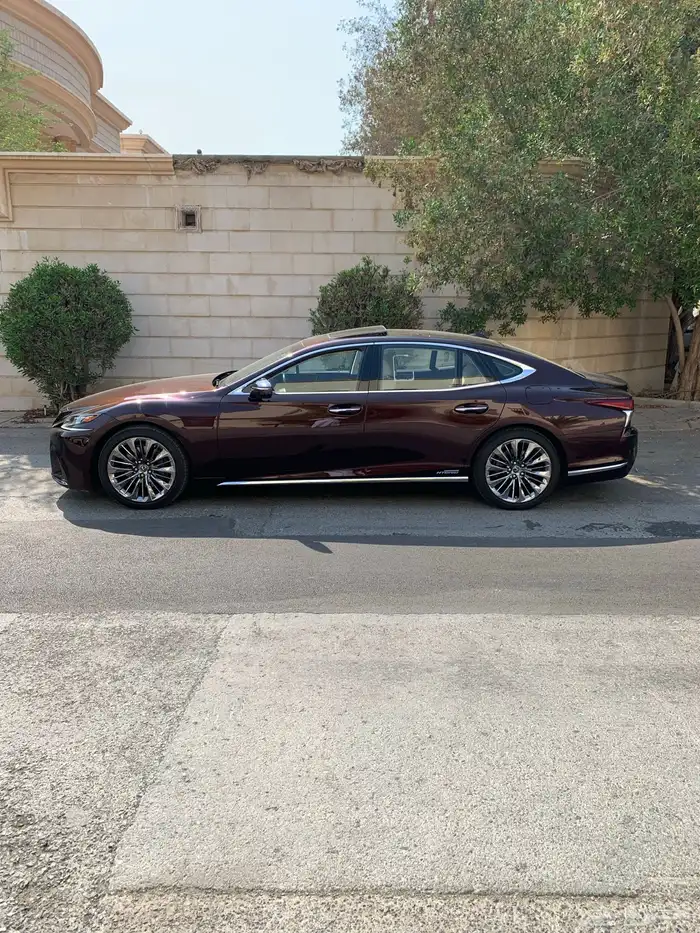لكزس LS500h 2019 1