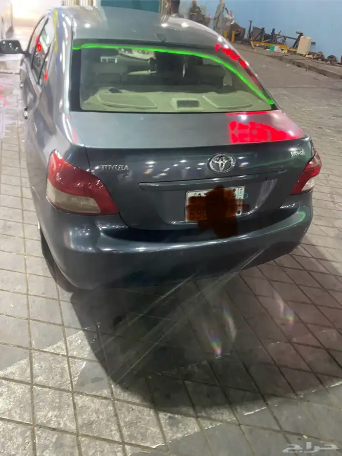 تويوتا. يارس 2011 2