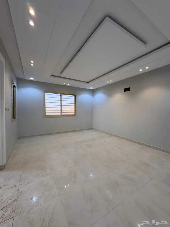 للبيع فيلا مستقله دورين وملحق مساحه كبيره من 840 الف 4