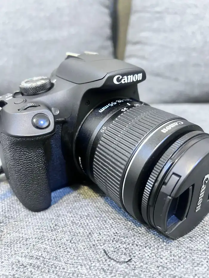 كاميرا كانون D2000 4