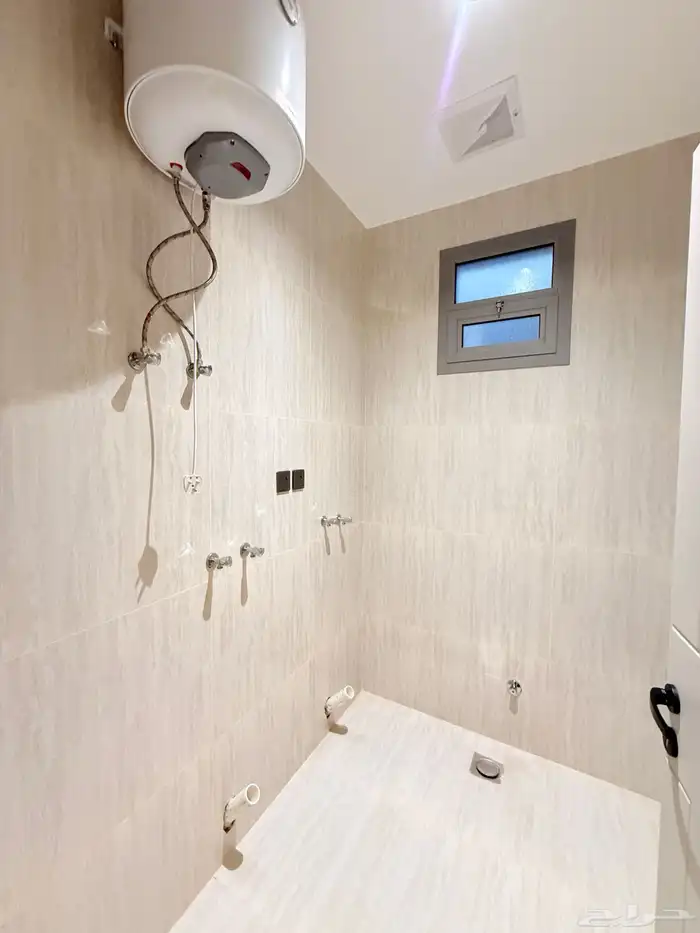 للبيع شقه علويه بسطح خاص بالقرب من نادي ضمك بسعر470الف 11