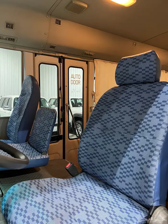 للبيع باص ميتسوبيشي روزا موديل 2014 ديزل 30 راكب 10