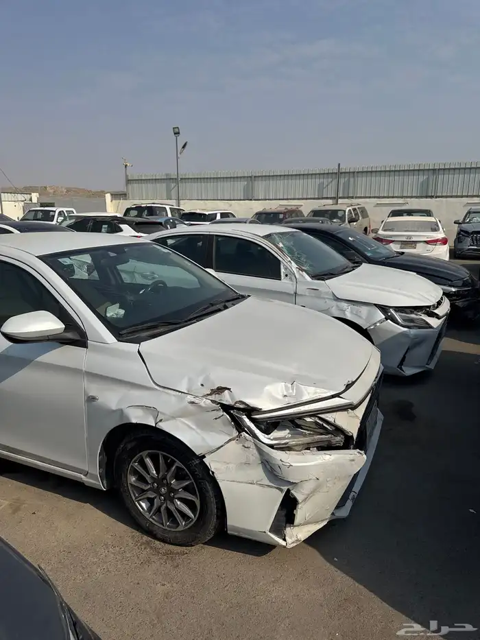 سيارات مصدومه 38