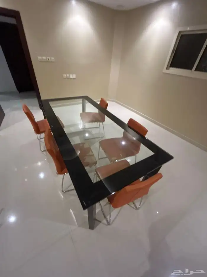 طاولة طعام كبيره من ديموس 0