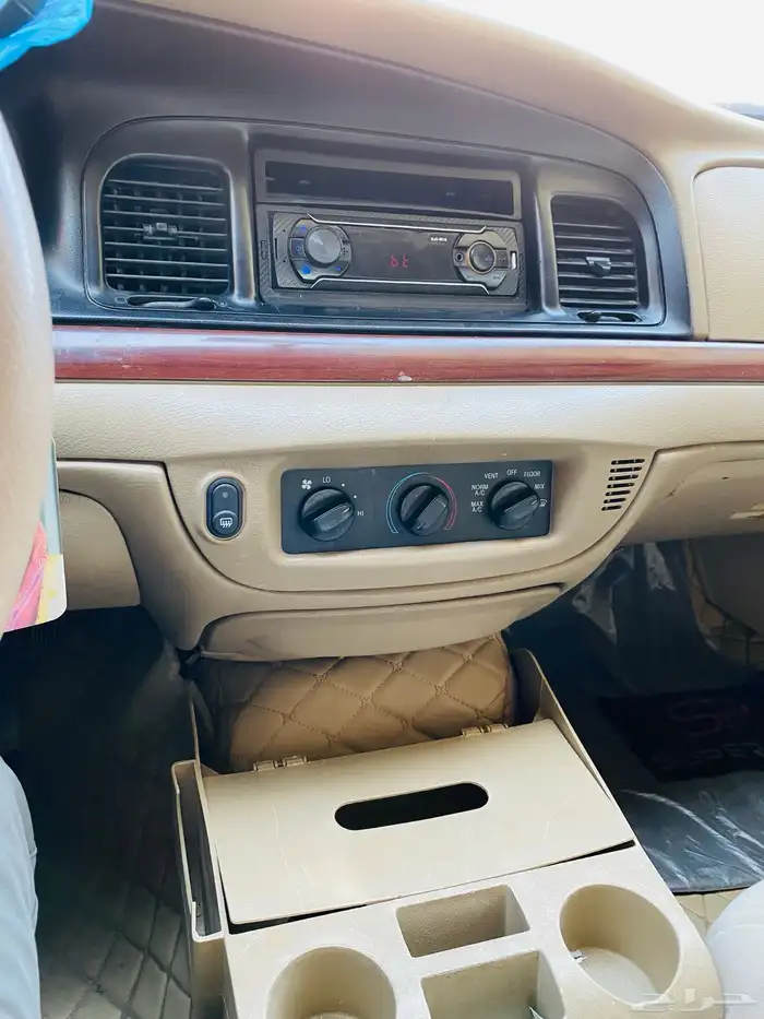 فورد كراون فيكتوريا 2012 16