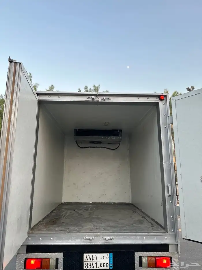 ايسوزو ثلاجه موديل 2025 سعودي قير عادي ديزل شامل الضريبة 17