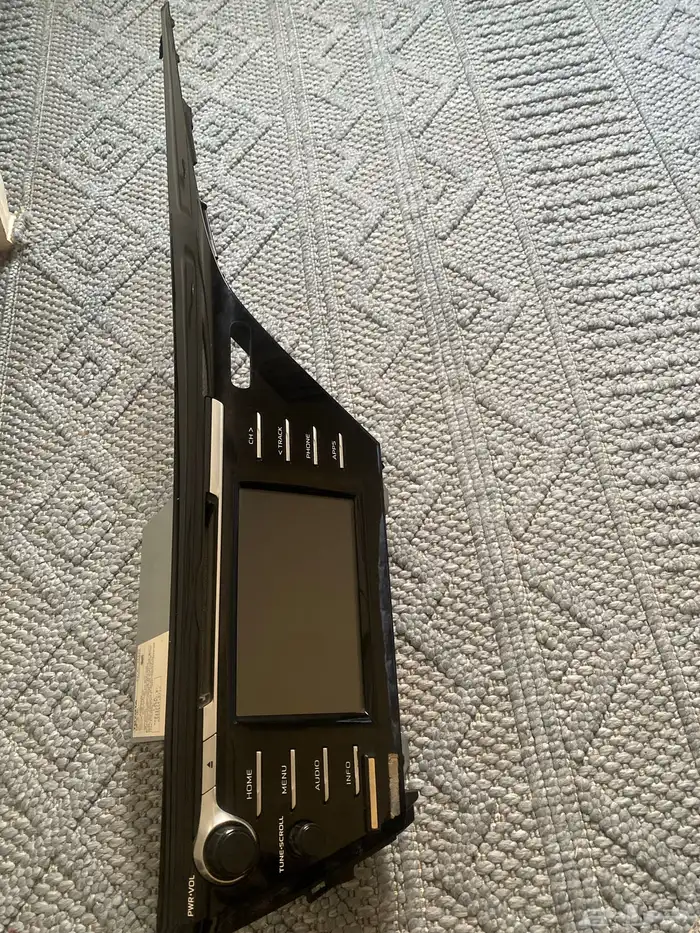 مسجل كامري وكاله شايله من السياره وحطيب شاشه 1