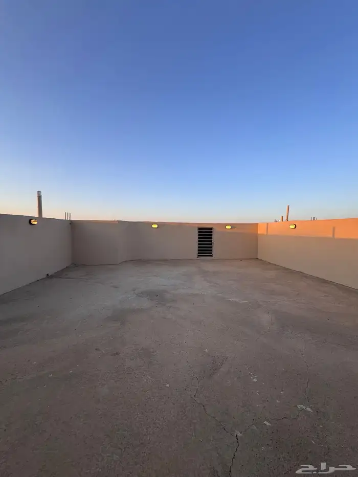 للبيع فيلا مستقله دورين وملحق مساحه كبيره من 840 الف 32