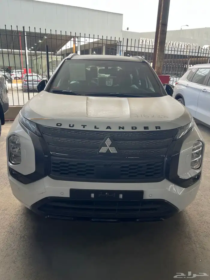 ميتسوبيشي اوتلاندر فل كامل بلاك سام 2025 0