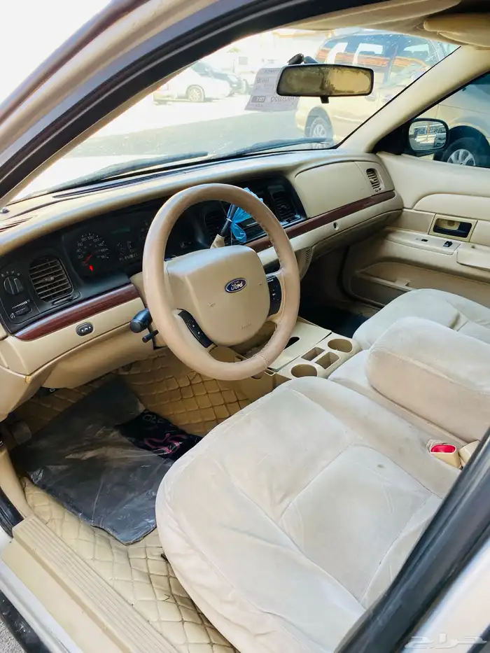 فورد كراون فيكتوريا 2012 13