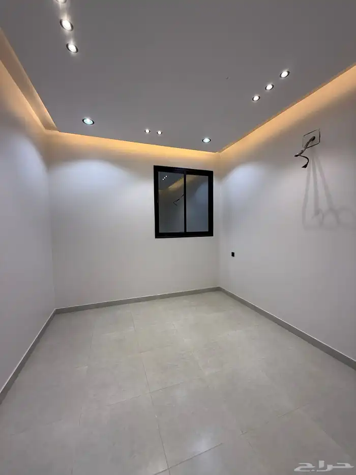 للبيع شقق ارضيه وارواف علويه بأسعار صيدة بموقع مميز بالخميس 21