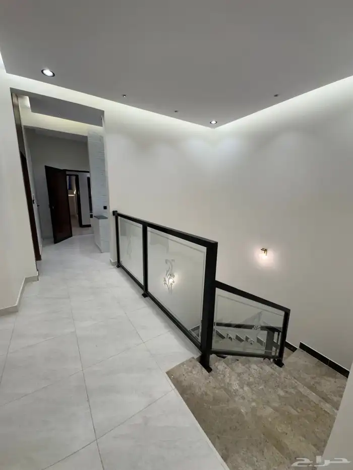 للبيع بالمحاله روف علوي بمدخل سياره تشطيب vip 19