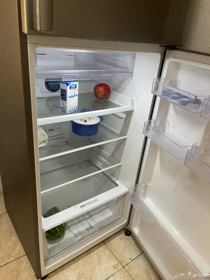 ثلاجه ماركة سامسنج فضي 16 قدم شبه جديد البيع لدواعي النقل 3