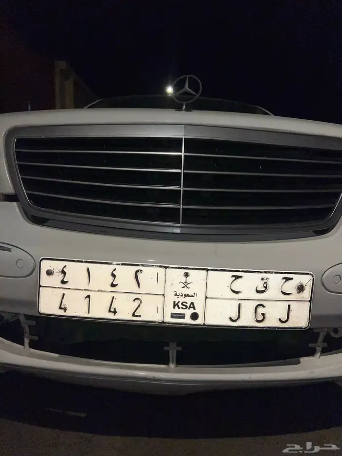 لوحة للبيع الرموز ارقام متسلسله 41 42 وحروف مقفله . 0