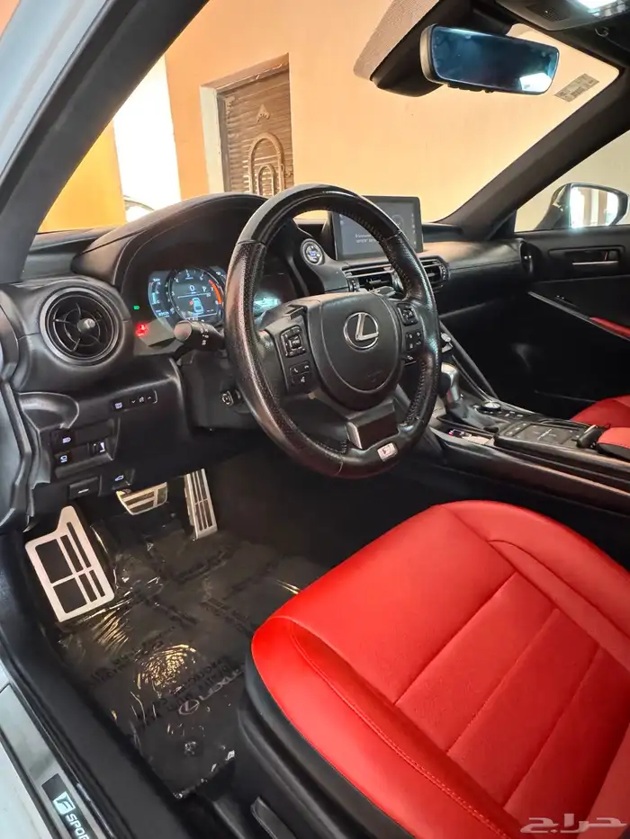 لكزس IS 350 f sport 2023 13