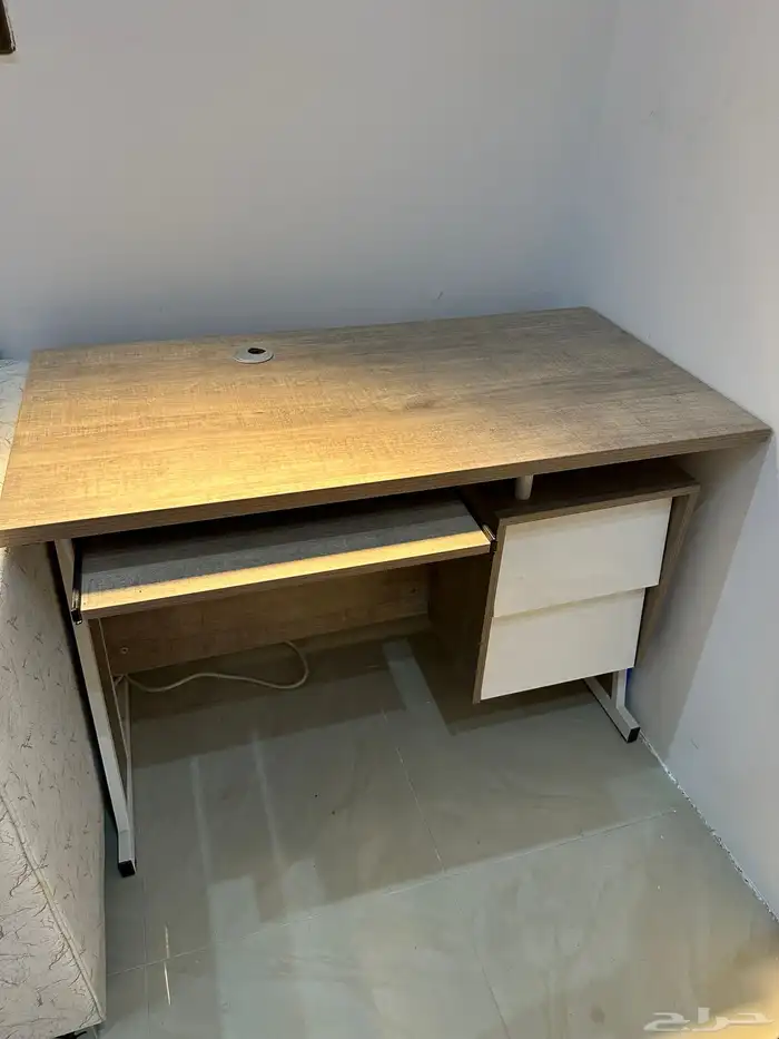 طاولة مكتب 0