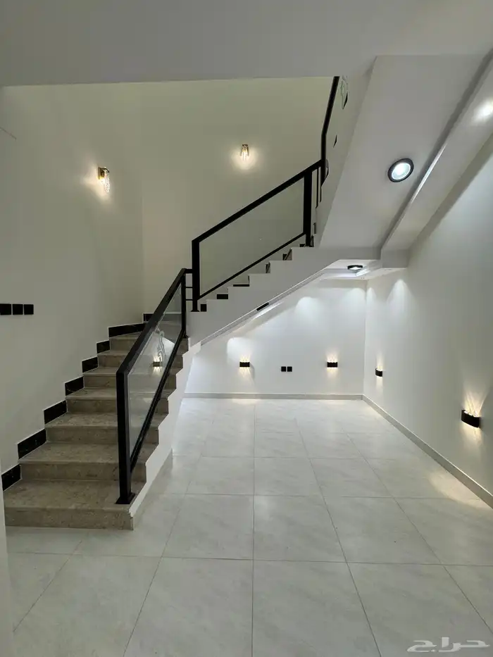 للبيع بالمحاله روف علوي بمدخل سياره تشطيب vip 12