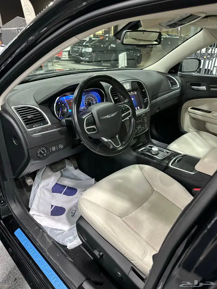 كرايزلر C300 اسود 2021 هيمي V8 5.7 معرض(عبيد الرشيدي) 20