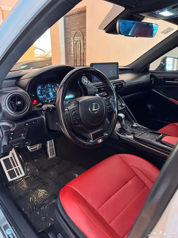 لكزس IS 350 f sport 2023 15