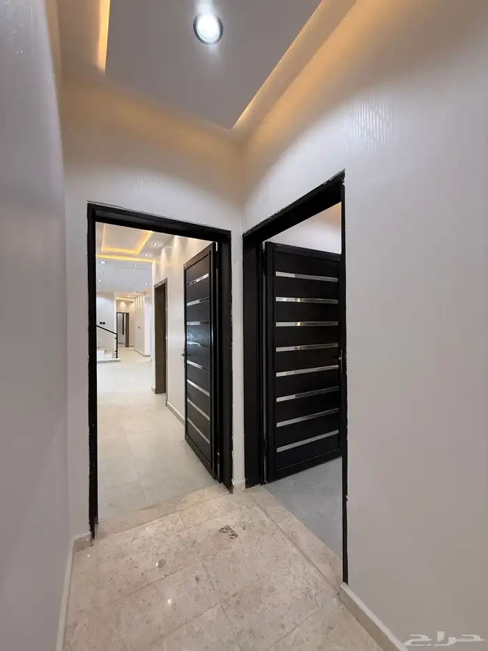 للبيع شقق ارضيه وارواف علويه بأسعار صيدة بموقع مميز بالخميس 25