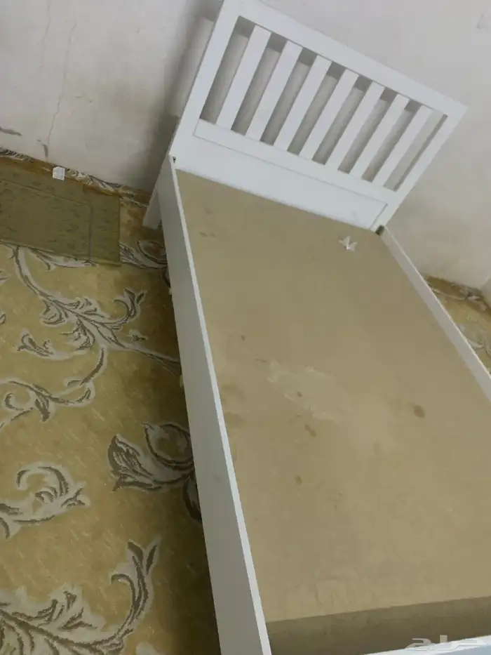 سرير جيد جدا وعلى سوم 1